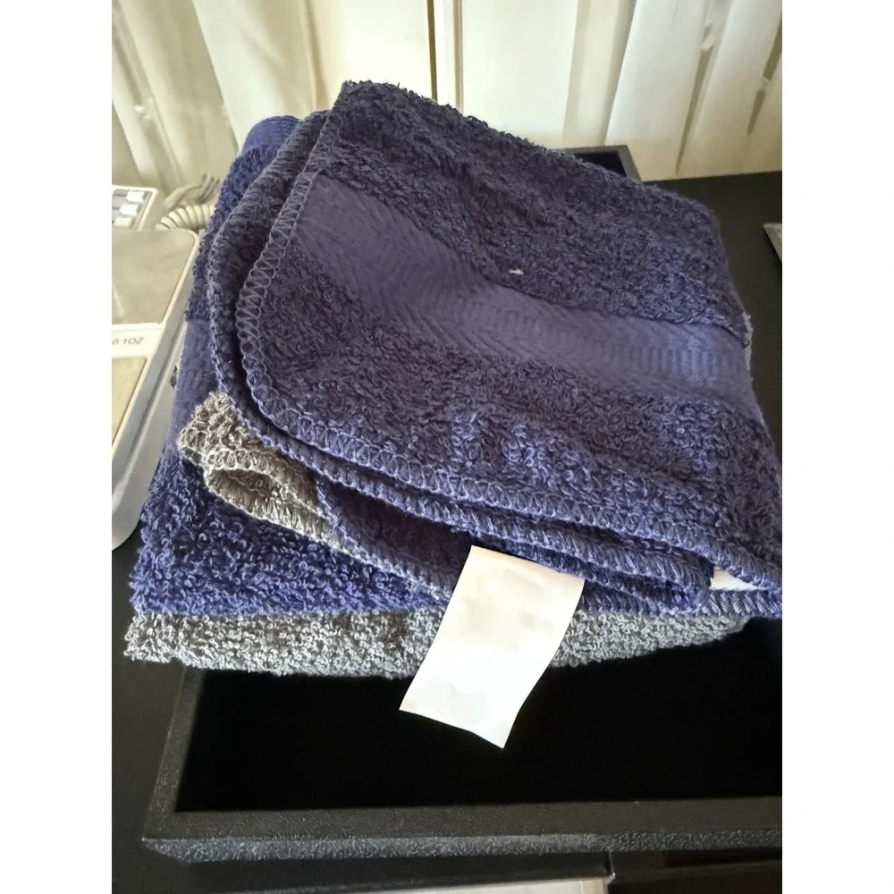 Brand New Two Hand Towels, Two Washcloths ‎ Msrp $28 3878
